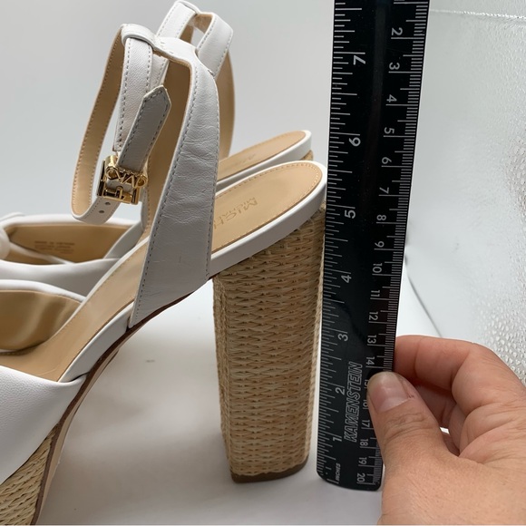 NWOB Michael Kors Sadie Leather Bow Platform Sandals white size9.5M women’s 2033 - Picture 2 of 10